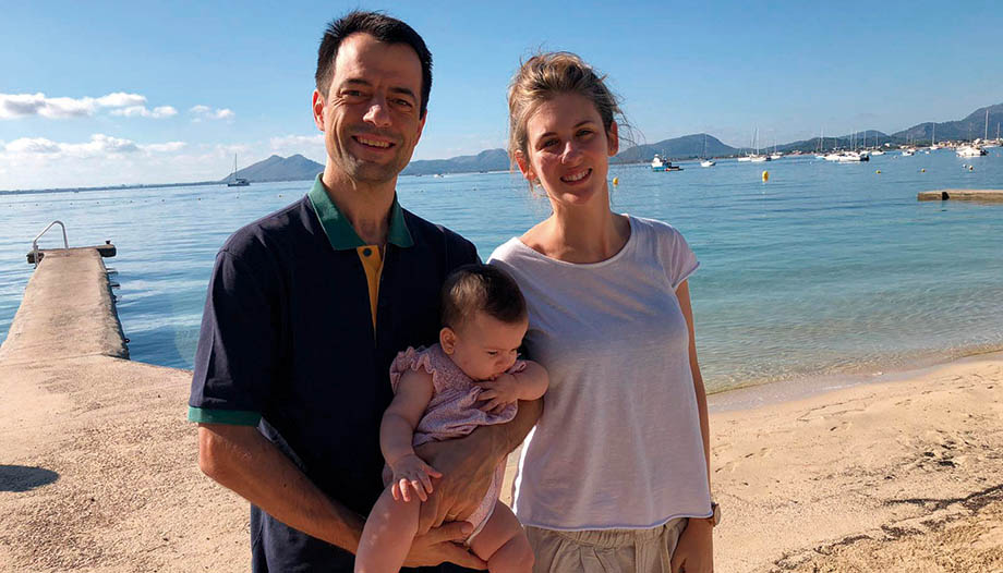 Marriage of María del Carmen and Franc with their baby.