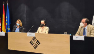 Photo presentation of manifesto