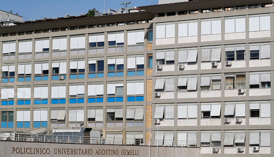 CHIRURGIE DU COLON À L'HÔPITAL POPE