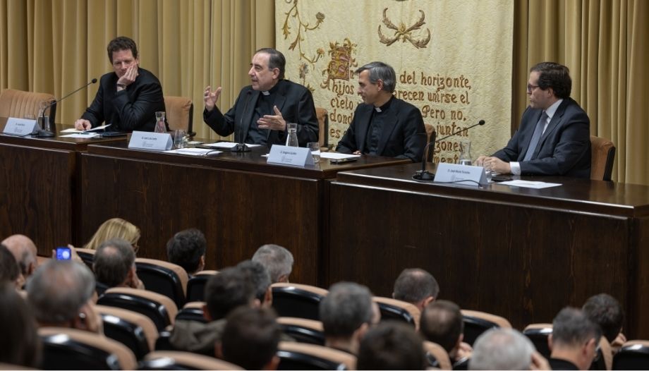 El profesor Juan Luis Lorda en la Universidad de Navarra.