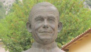 Busto de don Orione en Meta.