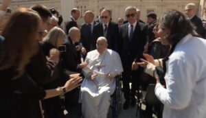 Papa Francisco en la Plaza de San Pedro 6 de abril